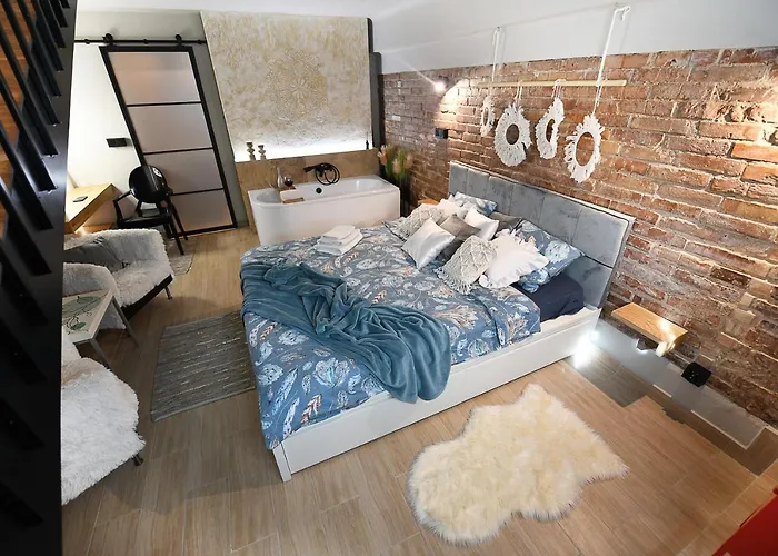 Slowackiego-33 (Two level modern city center flat)